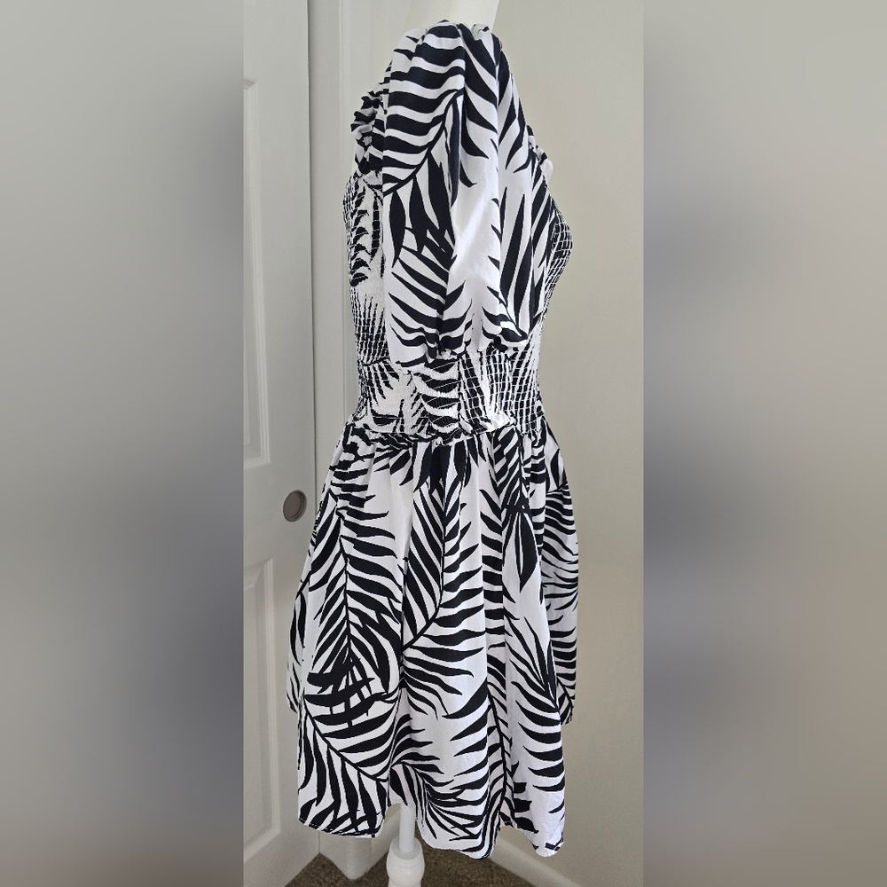 Black and White Fit and Flare Tropical Puff Sleeve Dress Sz. L - Picture 4 of 11